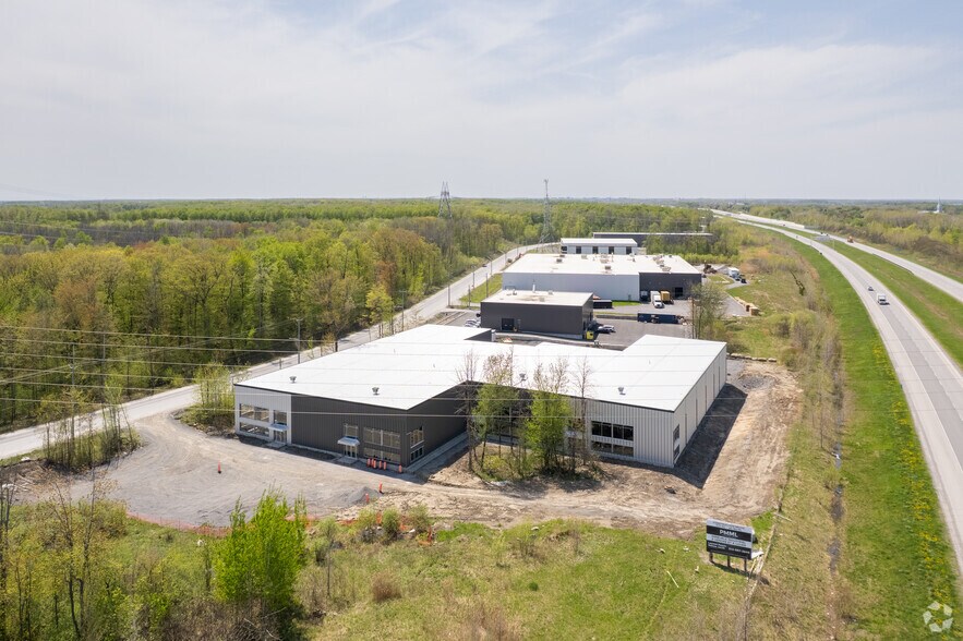 More Photos Of 5593 Av Pierre-Dansereau, Salaberry-de-valleyfield Warehouse For Sale