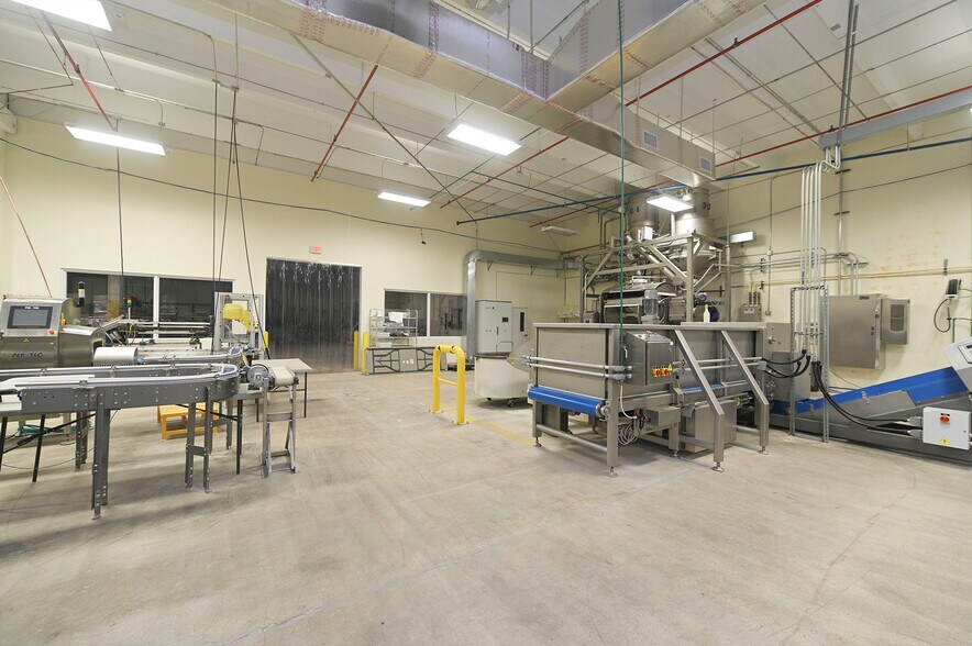 More Photos Of 3130 W 15th Ave, Hialeah Refrigeration Cold Storage For Sale