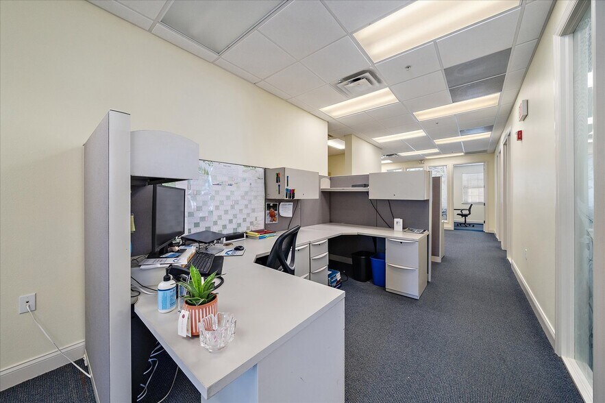 More Photos Of 5601-5605 Marquesas Cir, Sarasota Office For Sale