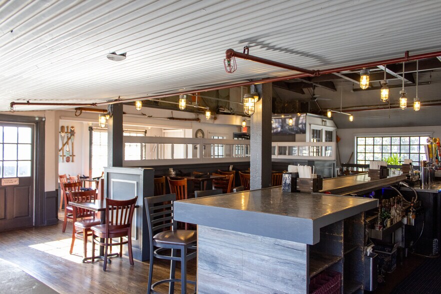 More Photos Of 1308 E Main St, Stamford General Retail For Sale