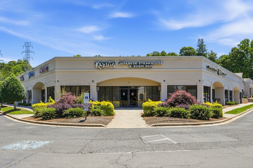 More Photos Of 1001 E Wt Harris Blvd, Charlotte Storefront For Lease