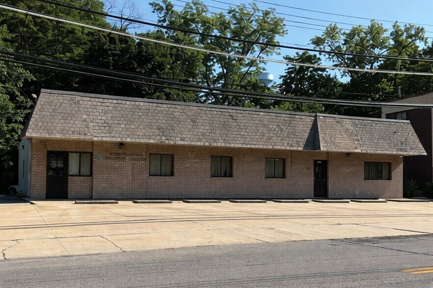 Primary Photo Of 629 White Plains Rd, Tarrytown Medical For Lease