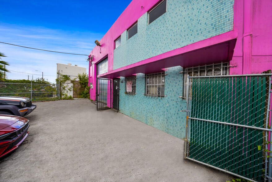 More Photos Of 1996 NW 22nd St, Miami Warehouse For Sale