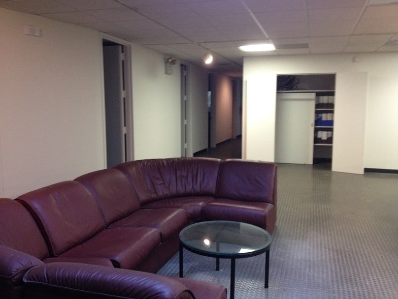 More Photos Of 140 Old Saw Mill River Rd, Hawthorne Research And Development For Sale