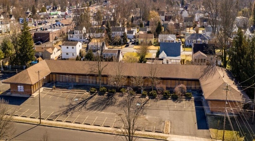 Primary Photo Of 1 Colby Ave, Stratford Apartments For Lease