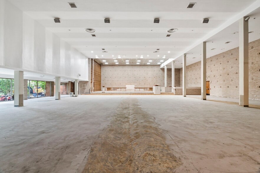More Photos Of 3511 Linkwood Dr, Houston Religious Facility For Sale