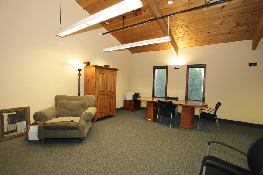 More Photos Of 3701 Shoreline Dr, Orono Coworking Space