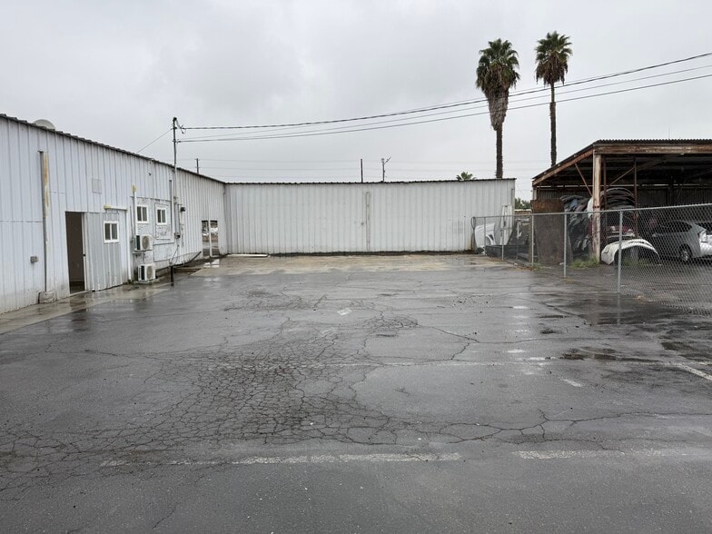 More Photos Of 5925 Payton Ave, Riverside Warehouse For Lease