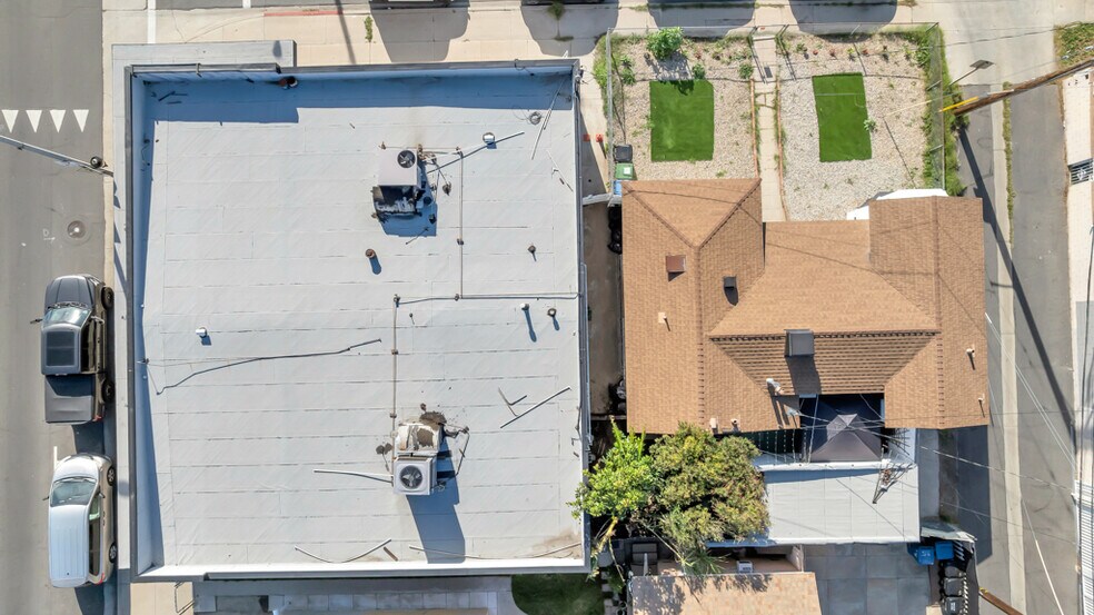 More Photos Of 901 N Maclay Ave, San Fernando Freestanding For Lease
