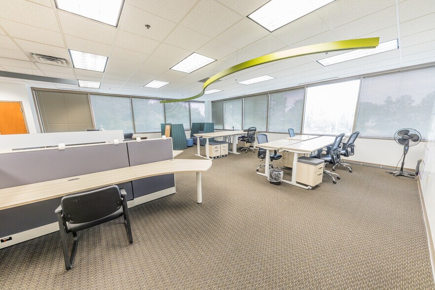 More Photos Of 6201 Corporate Dr, Indianapolis Office For Sale