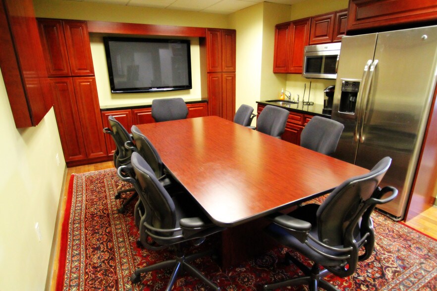 More Photos Of 2035 Lakeville Rd, New Hyde Park Medical For Lease