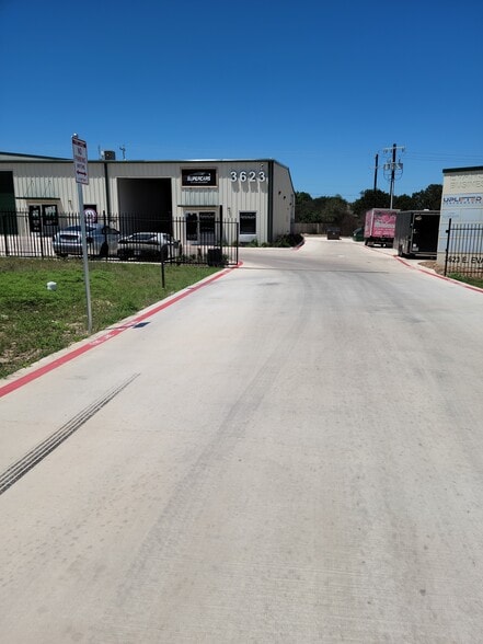 More Photos Of 3623 E Evans Rd, San Antonio Light Distribution For Lease
