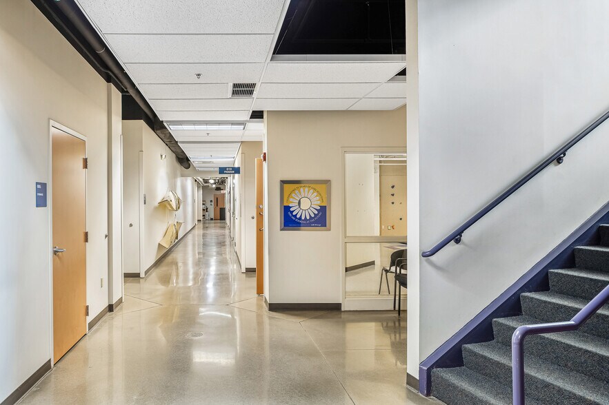 More Photos Of 2115 Lexington Rd, Louisville Office For Sale