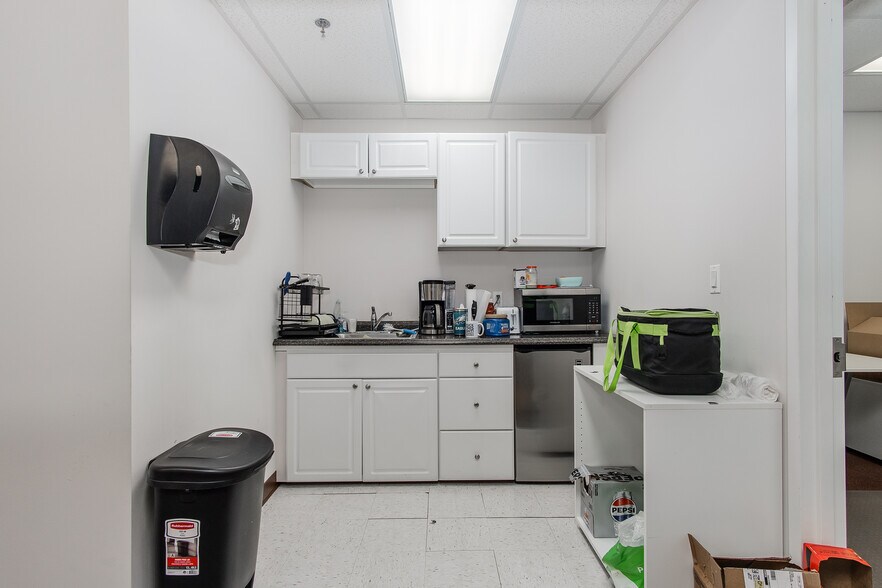 More Photos Of 1539 Tilco Dr, Frederick Light Distribution For Sale