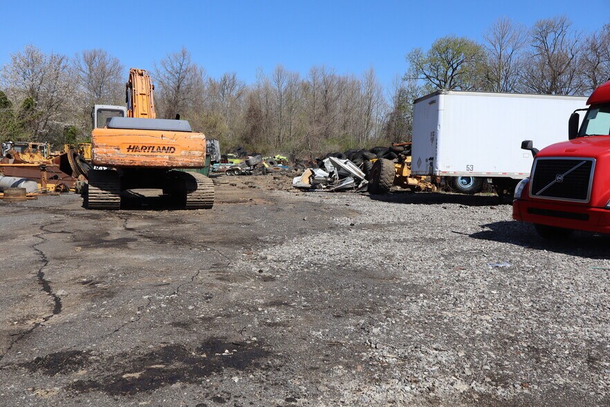 More Photos Of Catasauqua Ave., Whitehall Warehouse For Lease