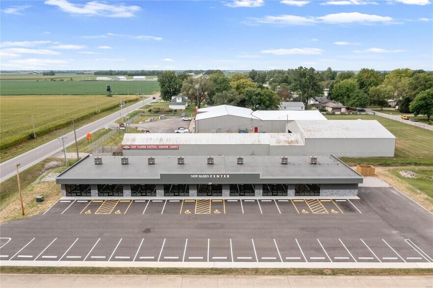 More Photos Of 1219 E Cedar St, New Baden Storefront Retail Office For Lease