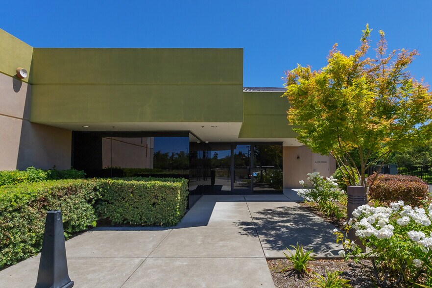 More Photos Of 437 Aviation Blvd, Santa Rosa Office For Sale