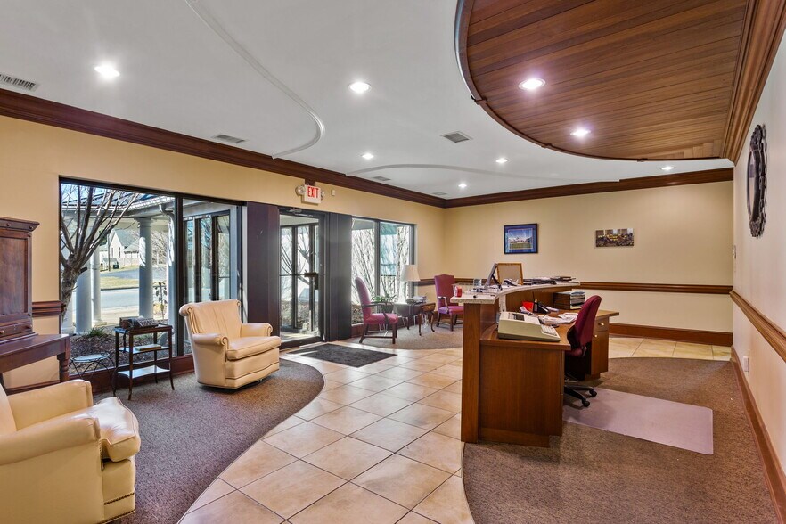 More Photos Of 710 4th St, Shenandoah Warehouse For Sale