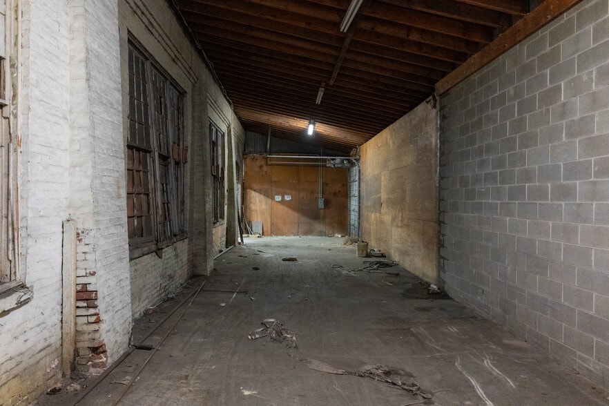 More Photos Of 2424 Columbus Rd, Springfield Warehouse For Sale