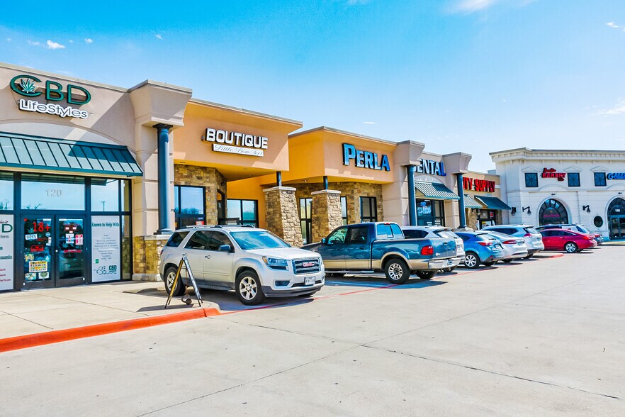 More Photos Of 921 W Belt Line Rd, DeSoto Freestanding For Lease