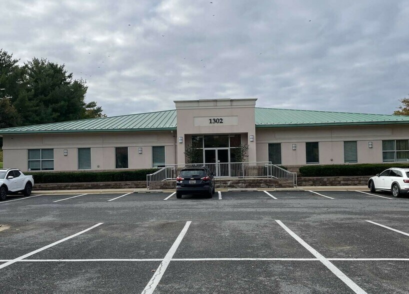 Primary Photo Of 1302 Cronson Blvd, Crofton Office For Sale