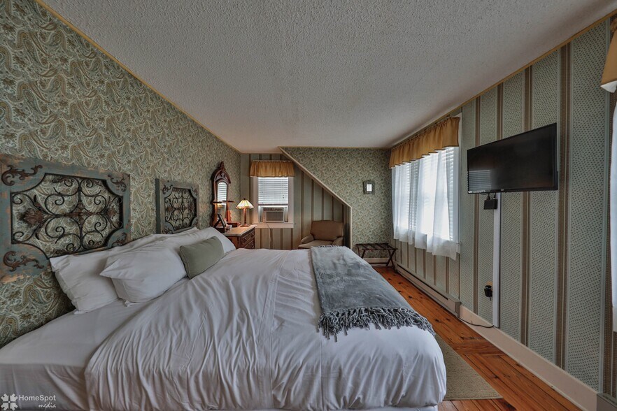 More Photos Of 2468 Route 390, Canadensis Hospitality For Sale