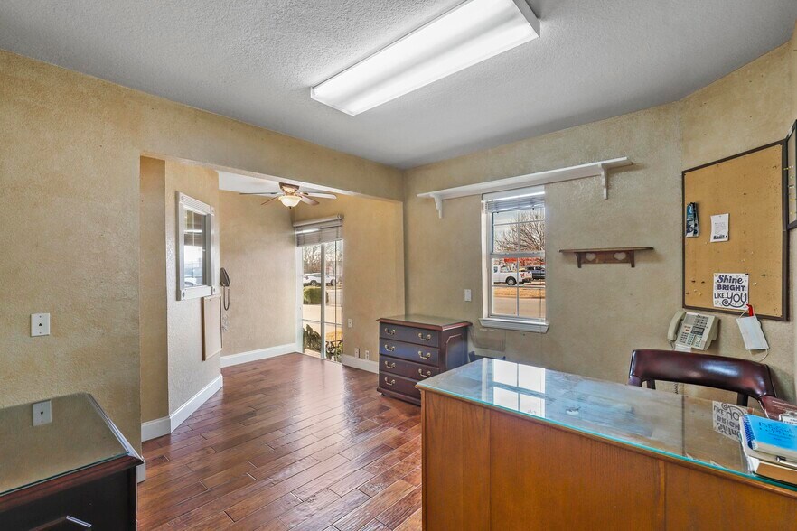 More Photos Of 145 NW Ellison St, Burleson Freestanding For Sale