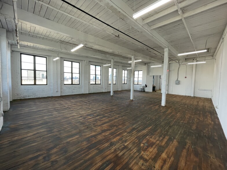 More Photos Of 15 Wilkinson Ave, Jersey City Warehouse For Lease