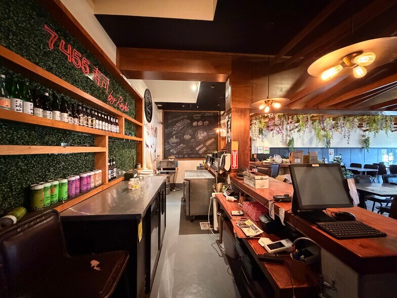 More Photos Of 7455 Melrose Ave, Los Angeles Restaurant For Lease