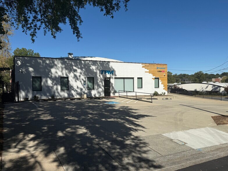 More Photos Of 720 Tuckaseegee Rd, Charlotte Showroom For Lease