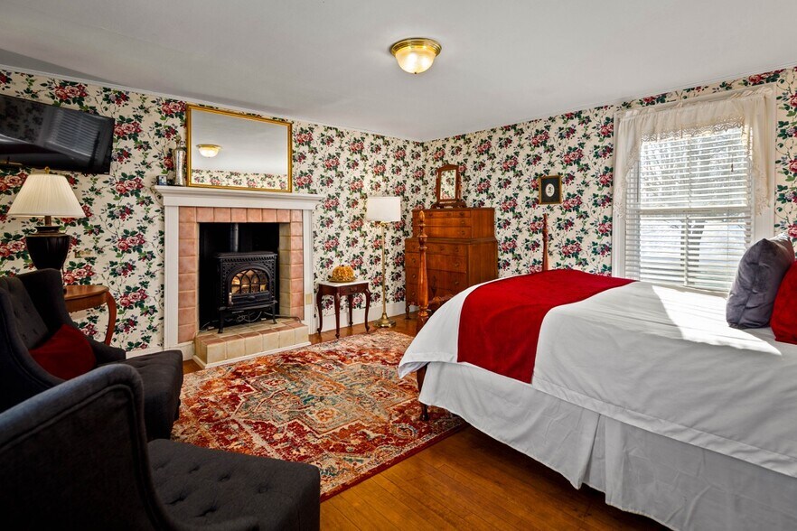 More Photos Of 82 Elm St, Camden Hospitality For Sale