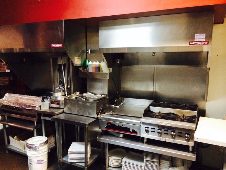 More Photos Of 23-25 N Pleasant St, Amherst Storefront Retail Office For Lease