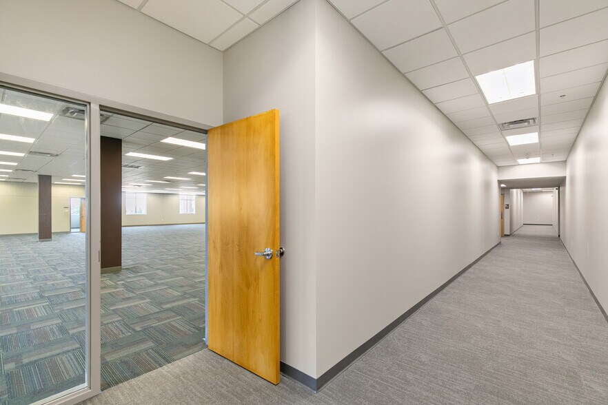 More Photos Of 8850 NW 62nd Ave, Johnston Office For Lease