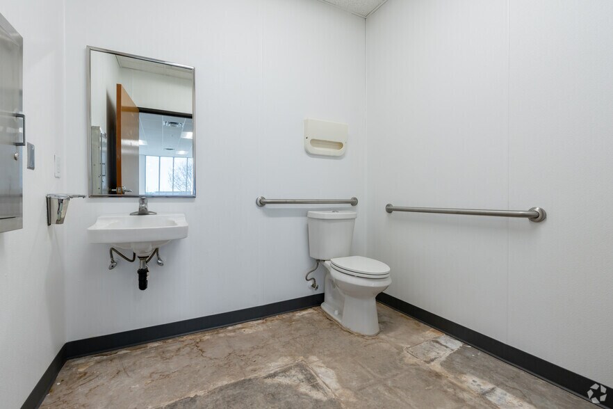 More Photos Of 700 Eight Twenty Blvd, Fort Worth Unknown For Lease