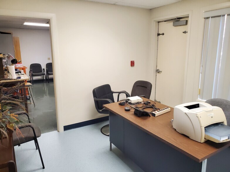 More Photos Of 7857 Enon Dr, Hollins Medical For Sale