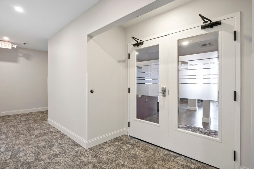 More Photos Of 76 N Pearl St, Albany Apartments For Lease