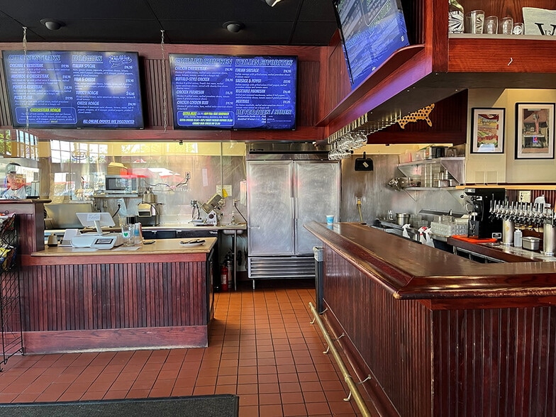 More Photos Of 6410 SE Milwaukie Ave, Portland Restaurant For Sale