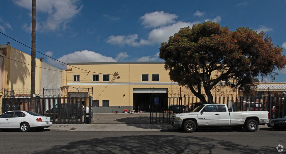 More Photos Of 135 E 35th St, Los Angeles Warehouse For Lease