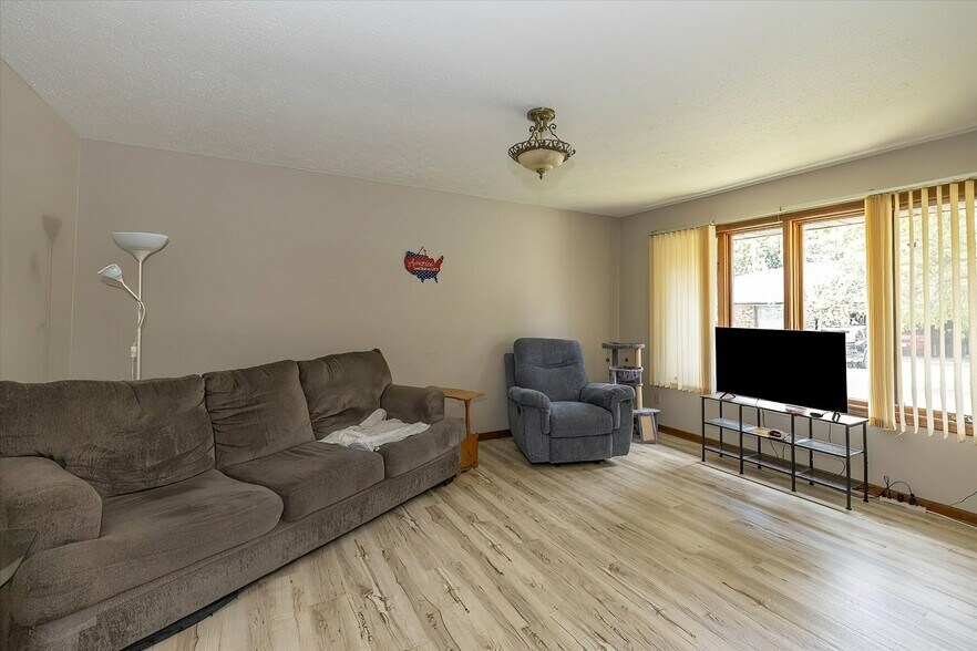 More Photos Of 714 College Dr, Anderson Apartments For Sale