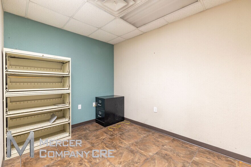 More Photos Of 813 SE 84th St, Oklahoma City Manufacturing For Sale