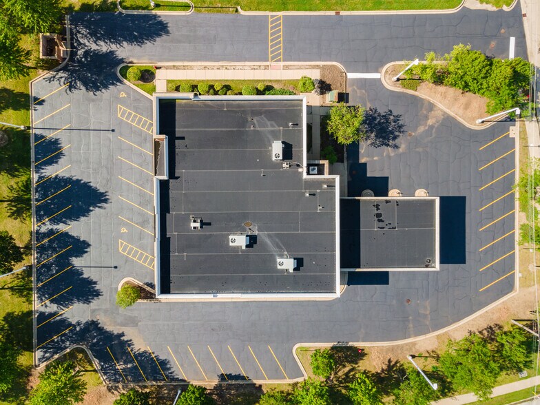 More Photos Of 201 Genesis Dr, North Aurora Freestanding For Lease