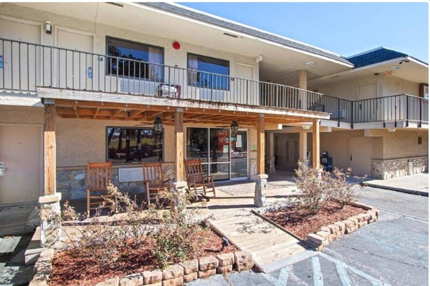 More Photos Of 4071 US 17, Richmond Hill Hotel For Sale