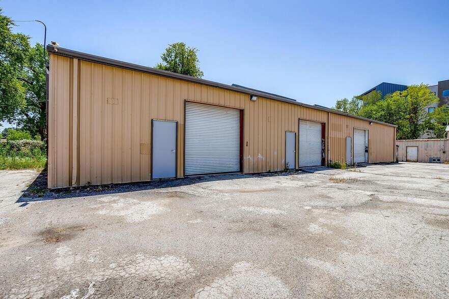 More Photos Of 117 Roberts Cut Off Rd, Fort Worth Warehouse For Sale
