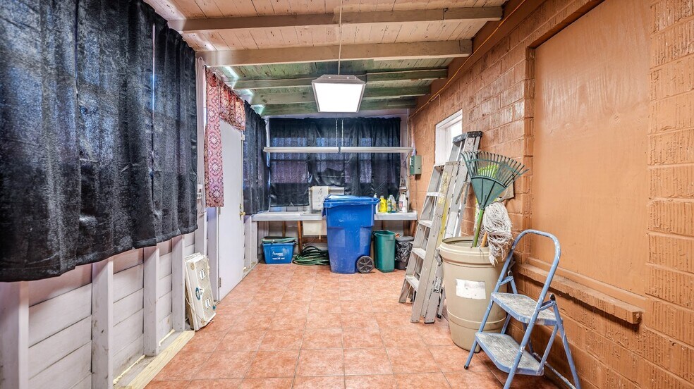 More Photos Of 10399 Chemstrand Rd, Pensacola Storefront Retail Office For Sale