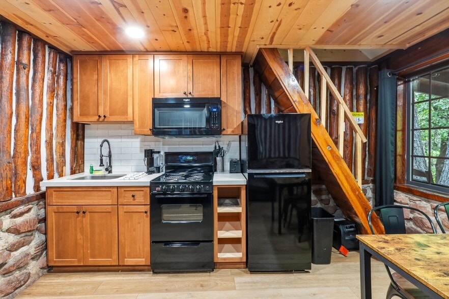 More Photos Of 1355 E Christopher Creek Loop, Payson Hotel For Sale