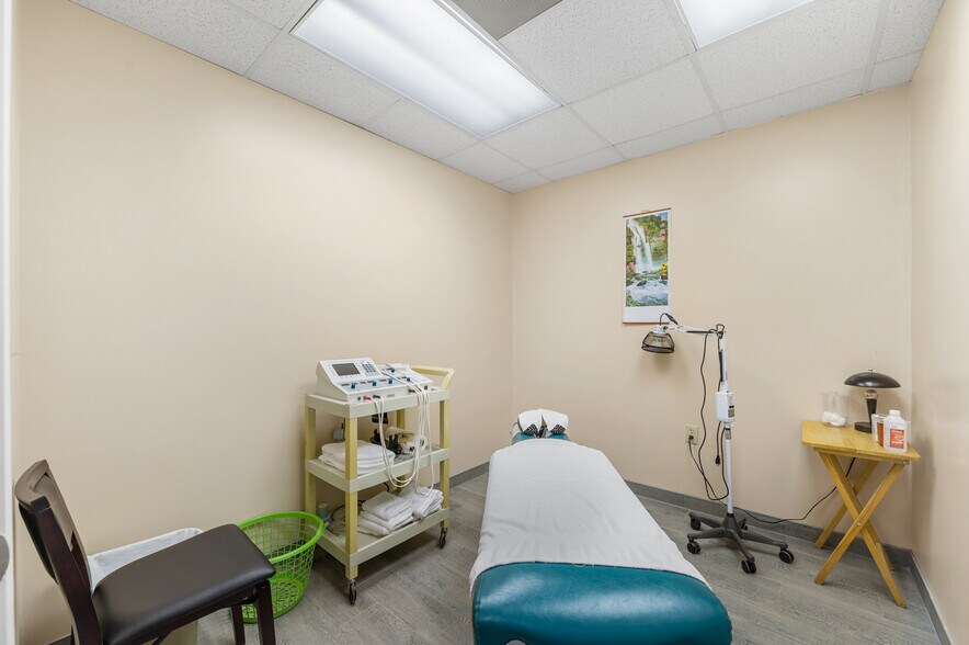 More Photos Of 3480 W Main St, League City Medical For Sale