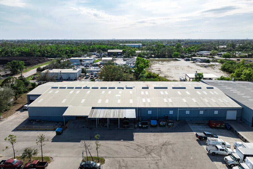 More Photos Of 6295 Thomas Rd, Fort Myers Warehouse For Lease