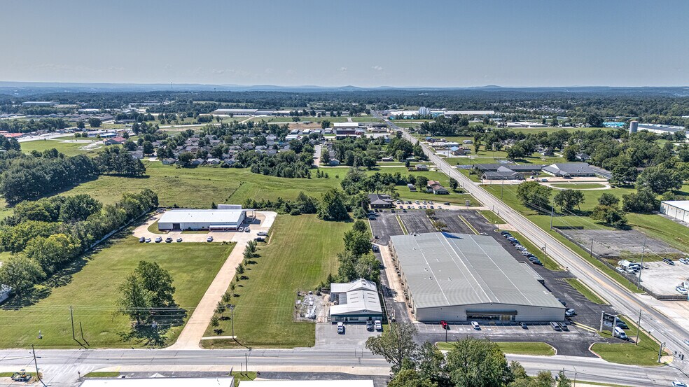 More Photos Of 1520 E Main St, Siloam Springs Storefront For Sale