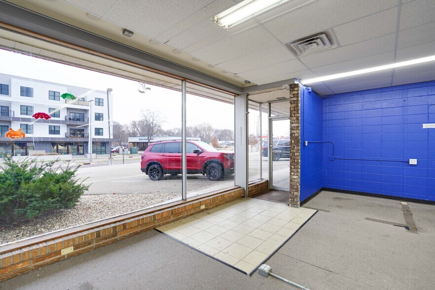 More Photos Of 195-209 Cottage Grove Rd, Madison Storefront For Lease
