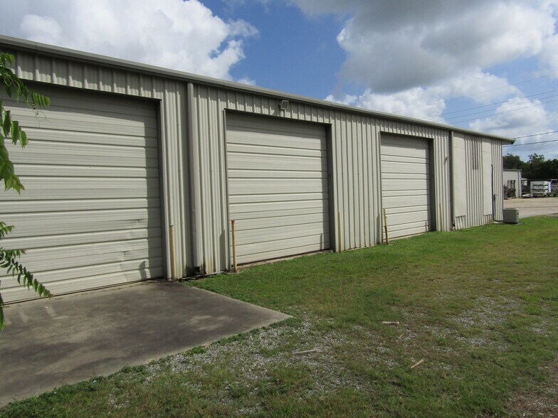 More Photos Of 1416 Easy St, New Iberia Warehouse For Sale